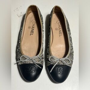 CHANEL Black & Tweed Cap-Toe Ballet Flats